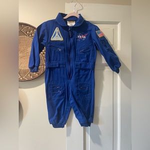 Re poshing. Super cute play Nasa suit. Great quality.